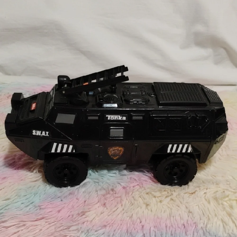 (#50) 2014 Tonka Black S.W.A.T. Tactical Armored Vehicle Toy Works Great